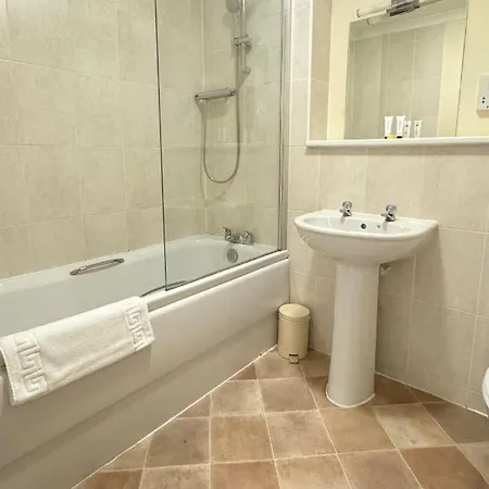 Osborne House - One Bedroom Ground Floor Apartment With Parking Southampton Exterior photo
