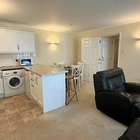 Osborne House - One Bedroom Ground Floor Apartment With Parking Southampton Exterior photo